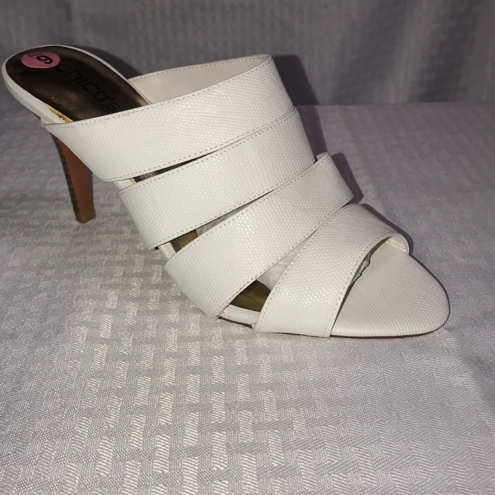 WHITE STRAPPY SANDALS